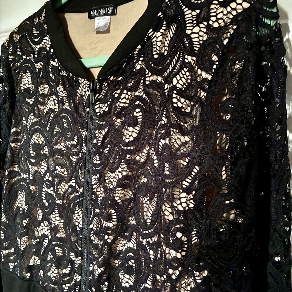 NWOT VENUS Black and Cream Garment - Picture 5 of 6